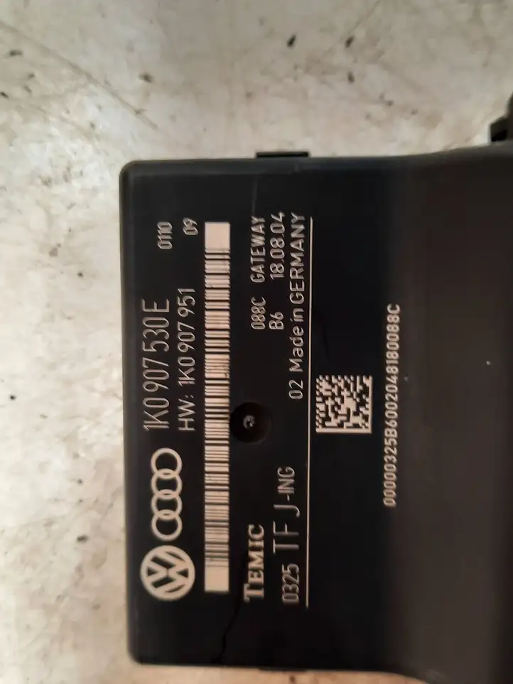 Volkswagen Touran I (2003 - 2010) 1K0907530E Модуль Gateway — фото 3