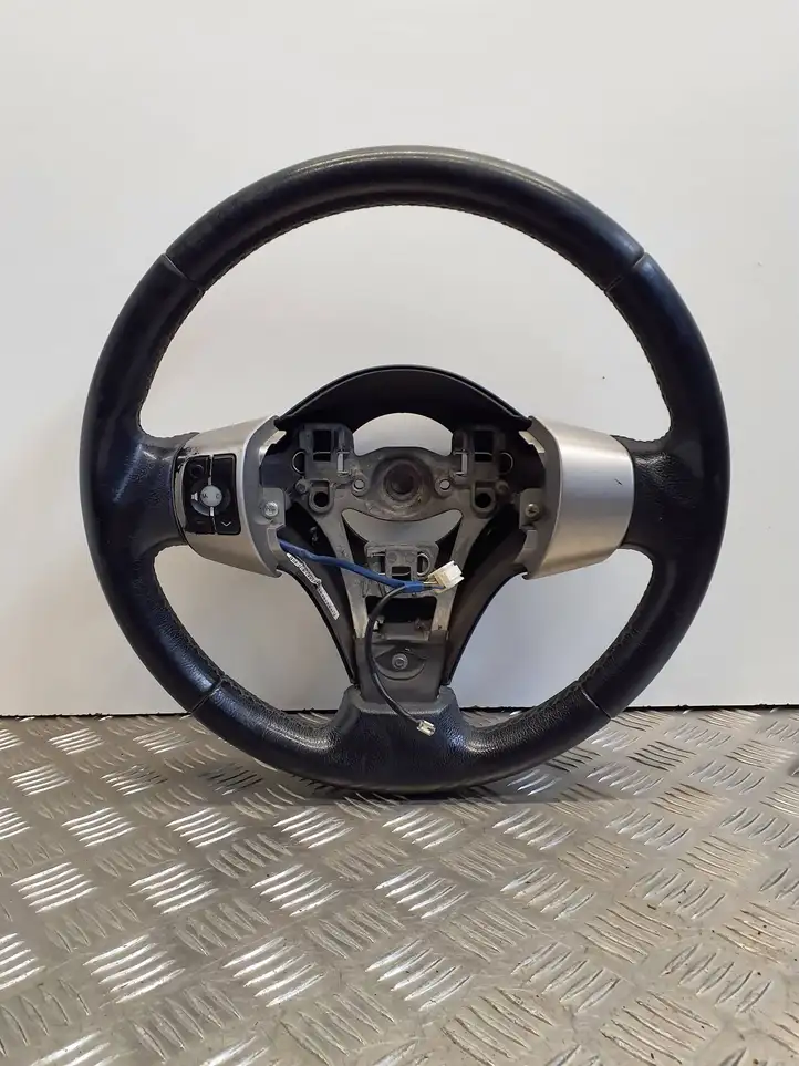 Toyota Yaris (2005 - 2009) Руль — фото 1