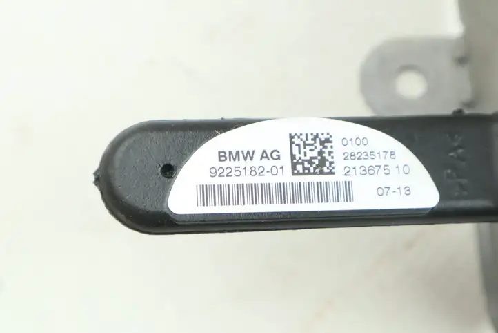 BMW 3 E92 E93 (2005 - 2014) 9225182 GPS антенна — фото 3
