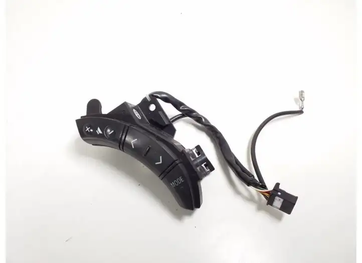 Toyota Previa (XR30, XR40) II (2000 - 2006) 84247-58010 Кнопки на рулевом колесе — фото 1