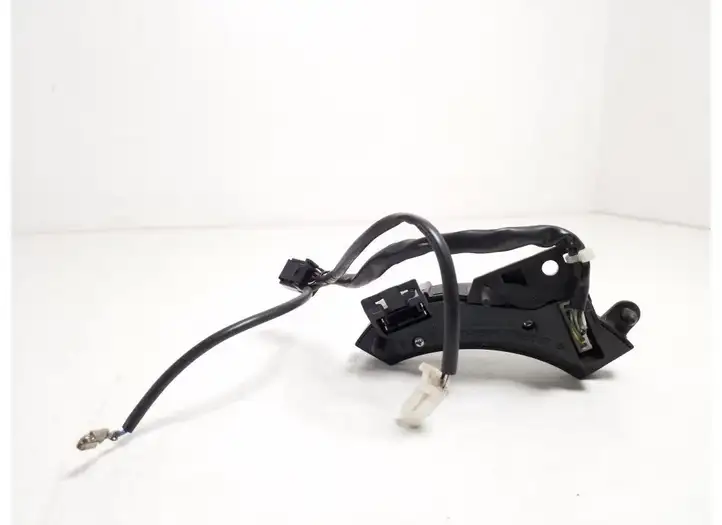 Toyota Previa (XR30, XR40) II (2000 - 2006) 84247-58010 Кнопки на рулевом колесе — фото 3