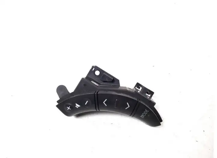 Toyota Previa (XR30, XR40) II (2000 - 2006) 84247-58010 Кнопки на рулевом колесе — фото 1