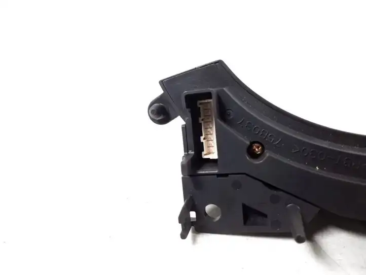 Toyota Previa (XR30, XR40) II (2000 - 2006) 84247-58010 Кнопки на рулевом колесе — фото 4