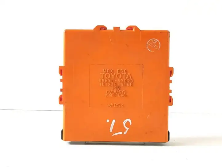 Toyota Prius (XW20) (2003 - 2009) 89670-47020 Прочие блоки управления — фото 1