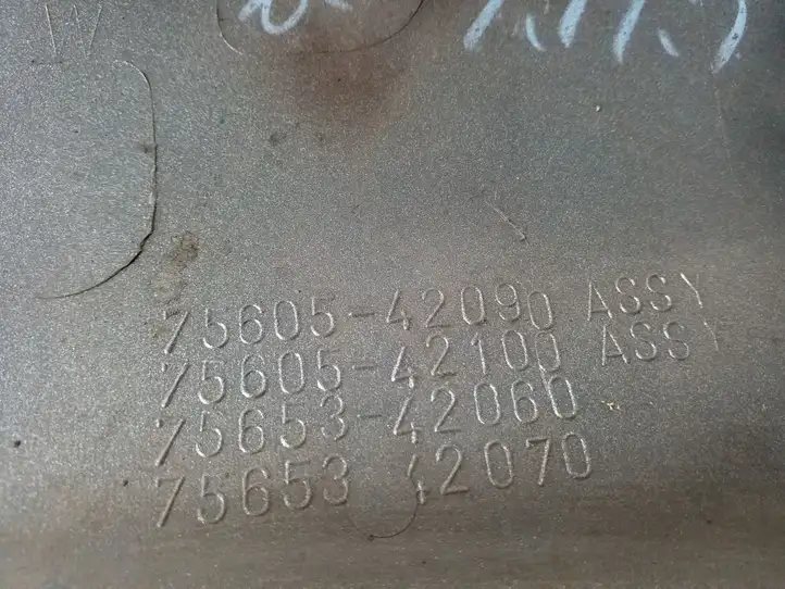 Toyota RAV 4 (XA20) (2000 - 2005) 75653-42070 Задняя колесная арка — фото 4