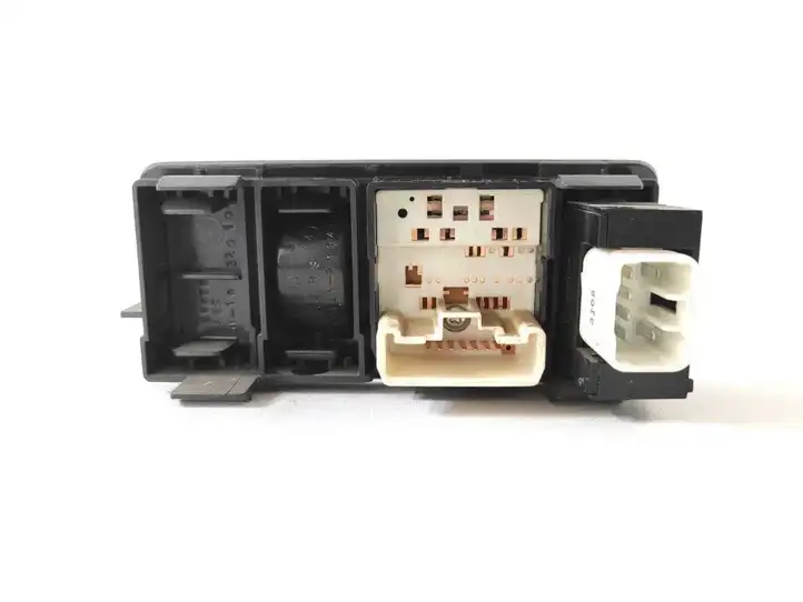 Toyota Corolla Verso E121 (2001 - 2004) 84656-12130 Другие включатели / ручки/ переключатели — фото 2