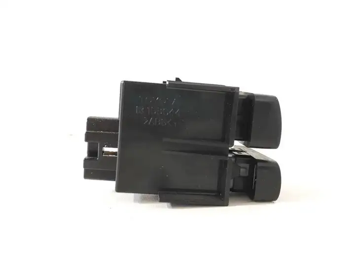 Toyota Corolla Verso E121 (2001 - 2004) 84332-12480 Включатель аварийных фонарей — фото 2