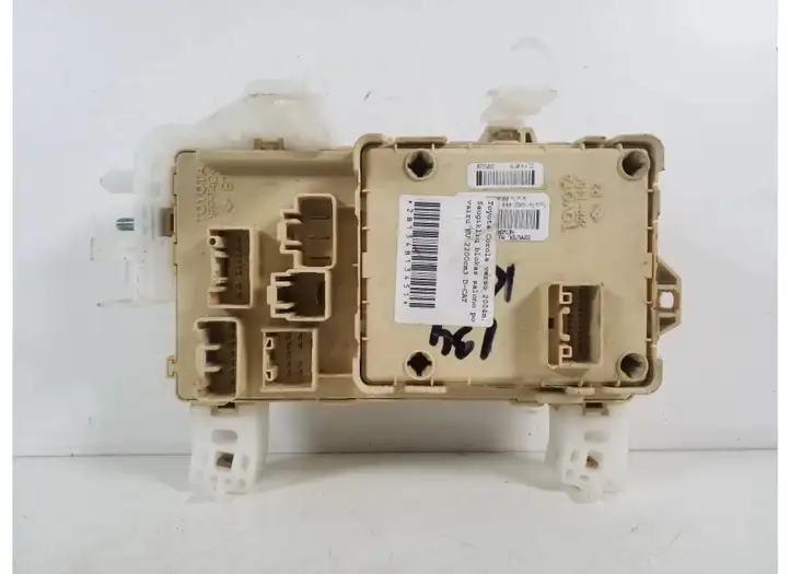 Toyota Corolla Verso AR10 (2004 - 2009) 82730-0F030 Блок предохранителей — фото 2