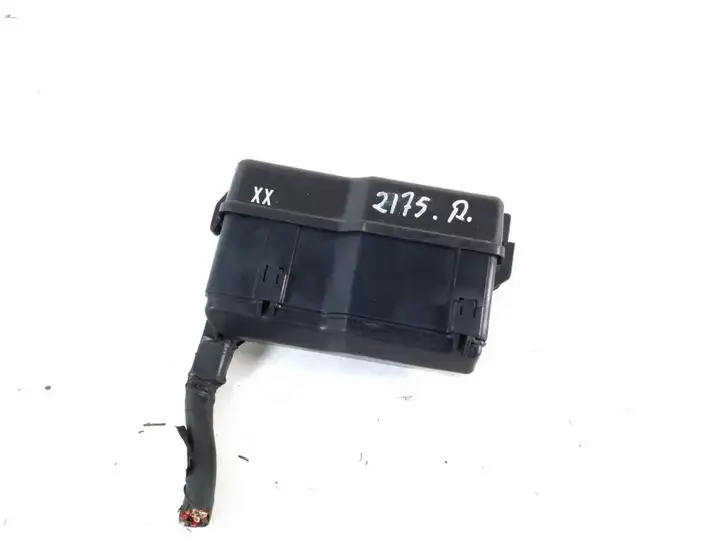 Toyota Corolla Verso AR10 (2004 - 2009) 82741-05050 Блок предохранителей — фото 2