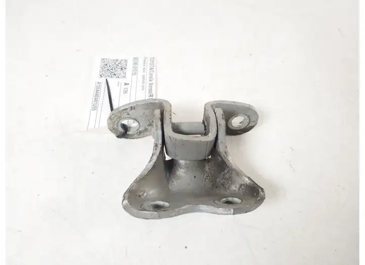 Toyota Corolla Verso AR10 (2004 - 2009) 68740-0F010 Нижняя петля передней двери — фото 1