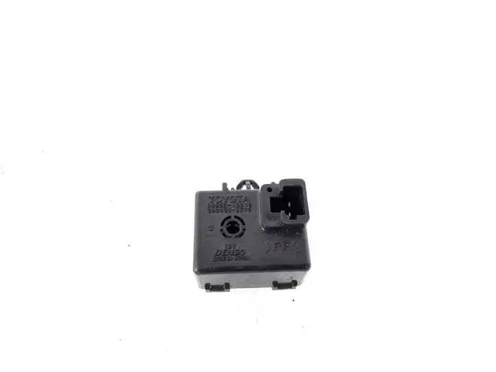 Toyota Corolla Verso AR10 (2004 - 2009) 86650-13010 Другое реле — фото 1