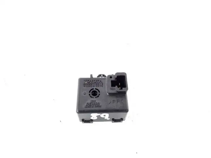 Toyota Corolla Verso AR10 (2004 - 2009) 86650-13010 Другое реле — фото 1
