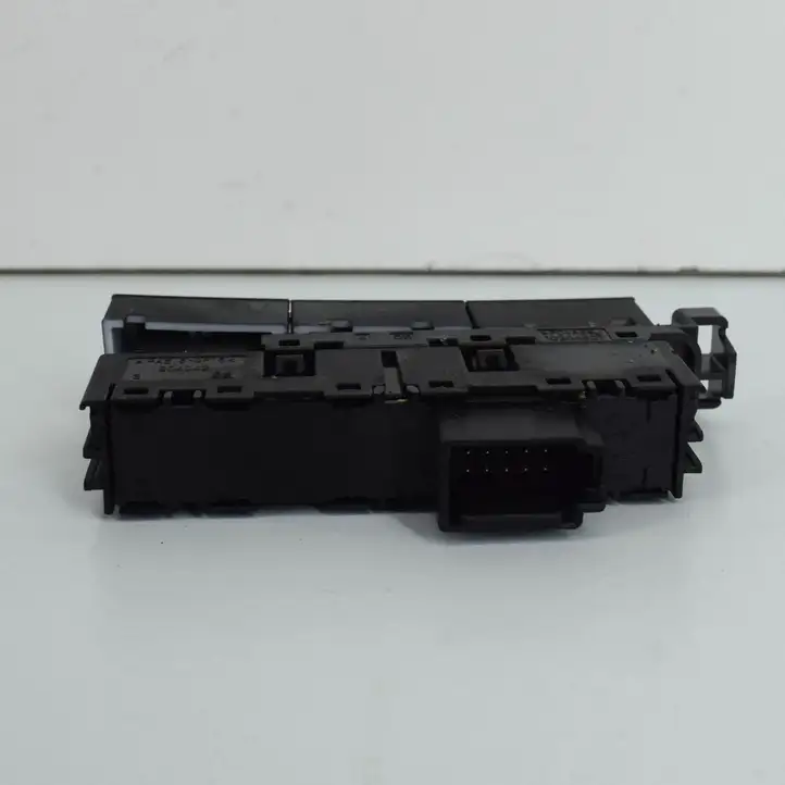Volkswagen Golf VII (2013 - 2019) 5G1927238E Кнопка парктроника — фото 3