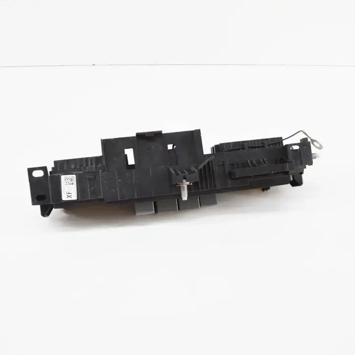 Tesla Model X (2015 - 2021) 109440502F Блок монтирования реле — фото 1