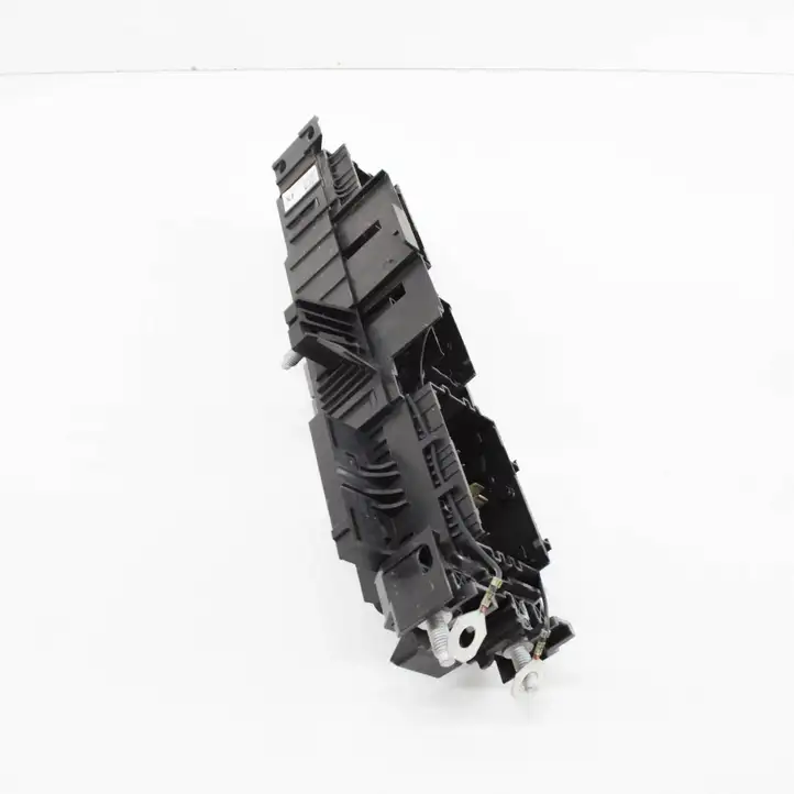Tesla Model X (2015 - 2021) 109440502F Блок монтирования реле — фото 2