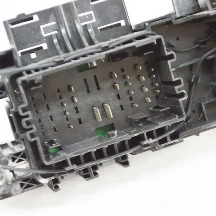Tesla Model X (2015 - 2021) 109440502F Блок монтирования реле — фото 6