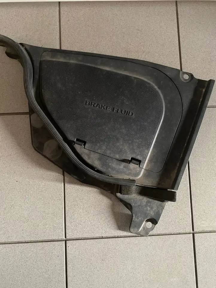 Nissan 370Z (2008 - 2014) 652751EA0A Крышка ящика аккумулятора — фото 1