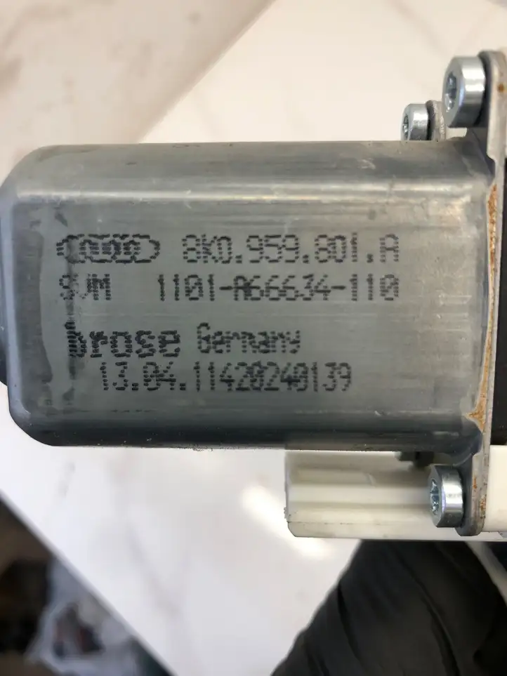 Audi A4 S4 B8 8K (2007 - 2011) 8K0959801A Стеклоподъемник задней двери — фото 3