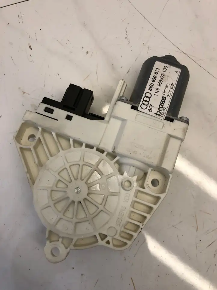 Audi A4 S4 B8 8K (2007 - 2011) 8K0959811 Стеклоподъемник задней двери — фото 1