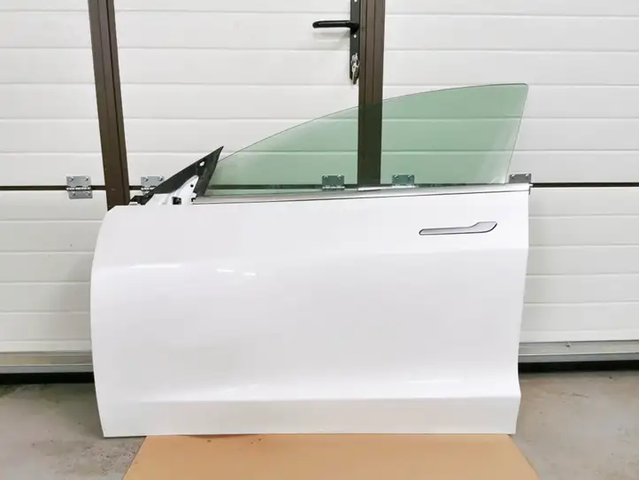 Tesla Model 3 (2017 - 2023) Передняя дверь — фото 1