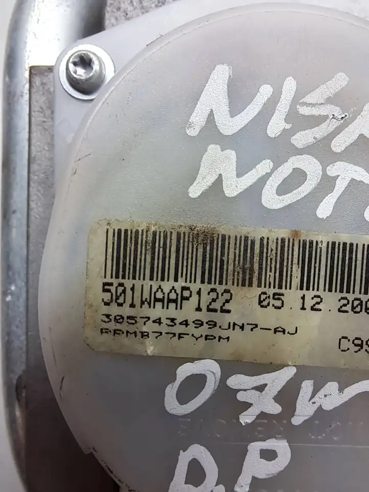 Nissan Note (E11) (2006 - 2014) 305743499JN7-AJ Задний ремень безопасности — фото 3