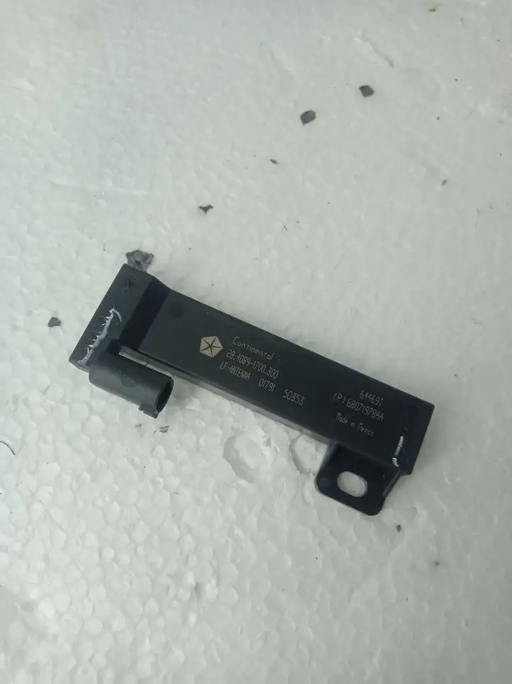 Dodge Challenger (2014 - ) 68071978AA Блок бесключевого доступа — фото 2