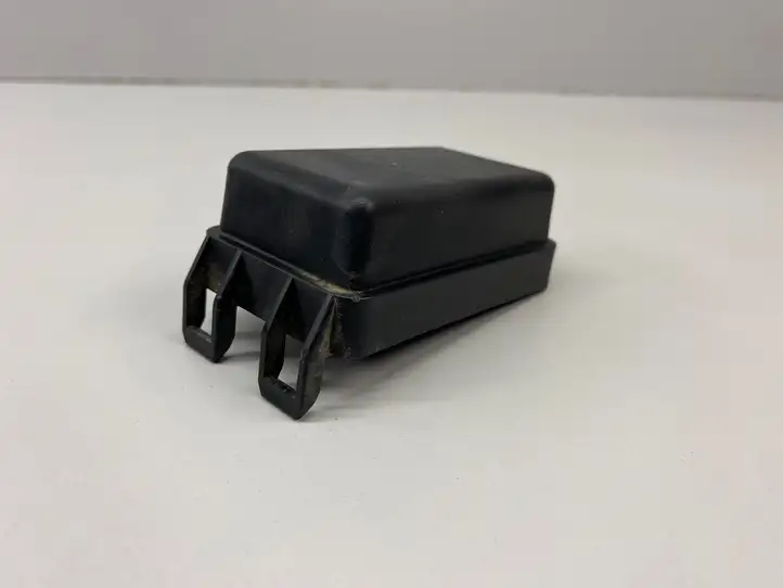 Toyota Land Cruiser (J120) (2002 - 2009) 826623D140 Крышка ящика предохранителей — фото 1