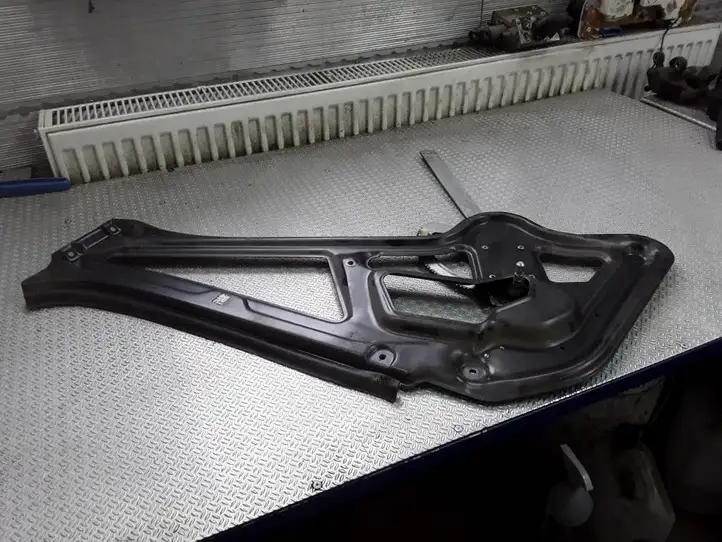 Mercedes-Benz Sprinter W901 W902 W903 W904 (1995 - 2007) Механический стеклоподъемник передней двери — фото 2