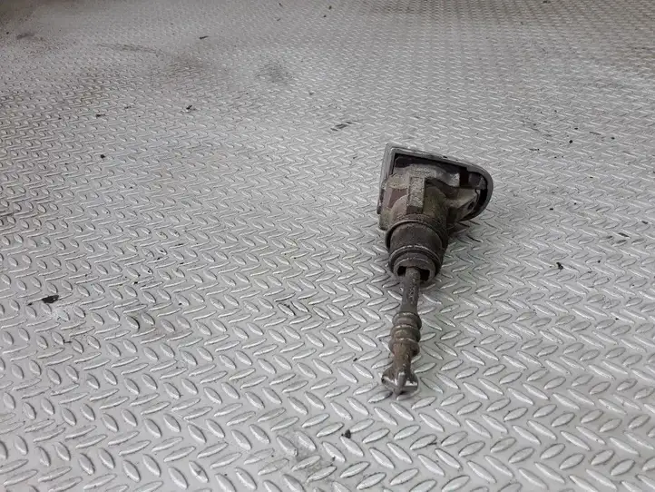 Toyota Yaris (2005 - 2009) Накладка ручки двери — фото 2
