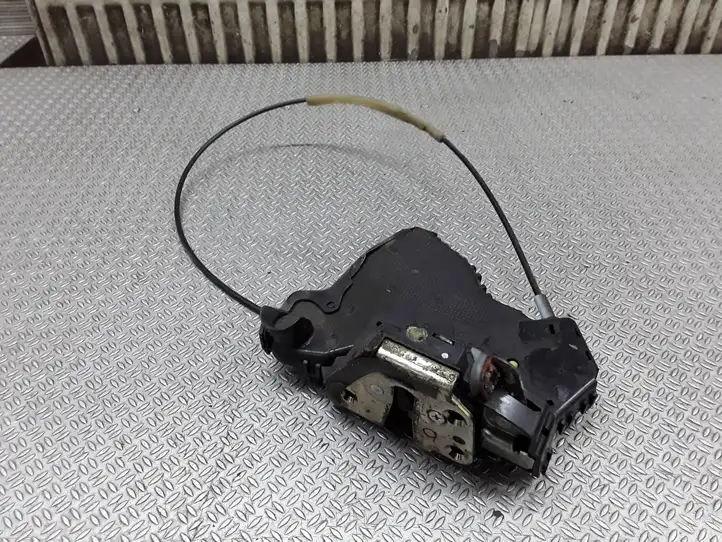 Toyota Corolla E120 E130 (2000 - 2004) Замок ручки двери — фото 1