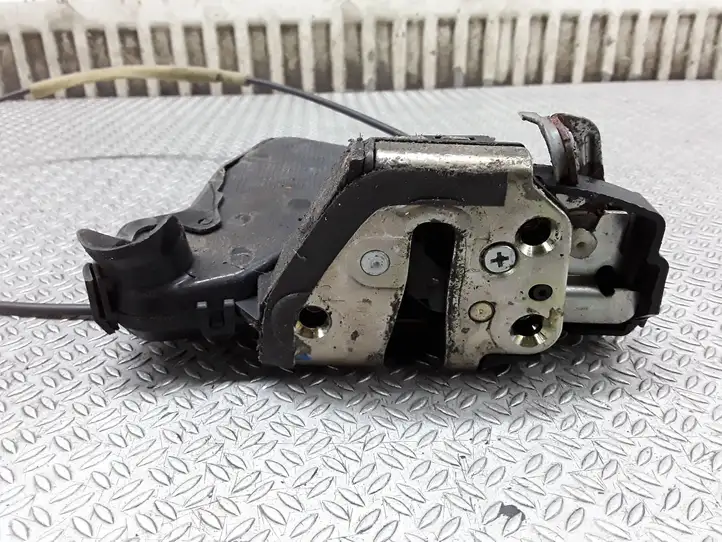 Toyota Corolla E120 E130 (2000 - 2004) Замок ручки двери — фото 2