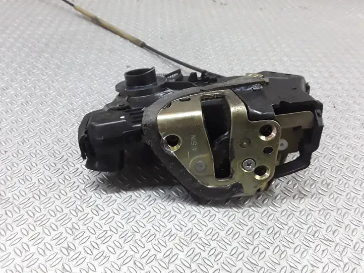 Toyota Corolla E120 E130 (2000 - 2004) Замок ручки двери — фото 2