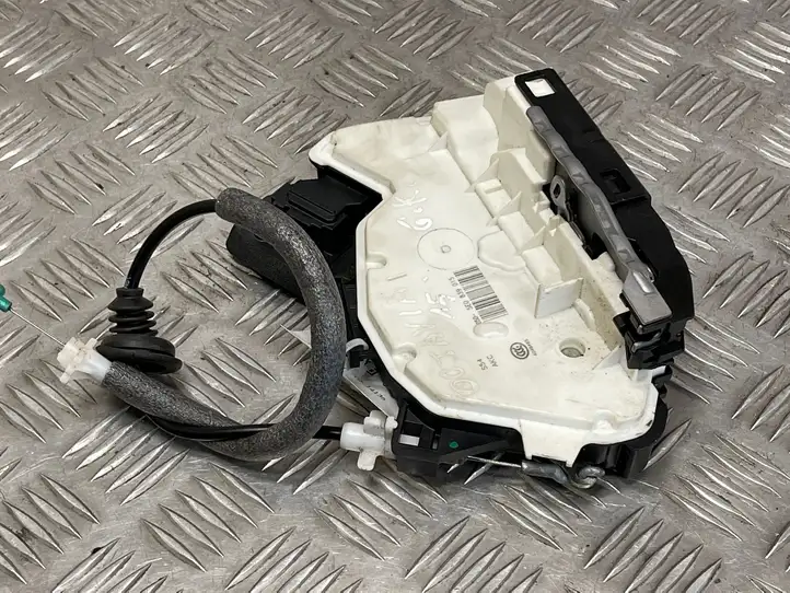 Skoda Octavia Mk3 (5E) (2013 - 2019) 5E0839015 Замок задней двери — фото 2
