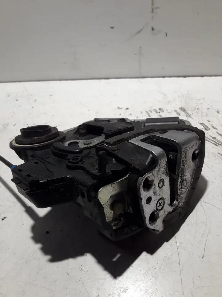 Toyota Auris 150 (2006 - 2012) 7F1504 Замок задней двери — фото 1