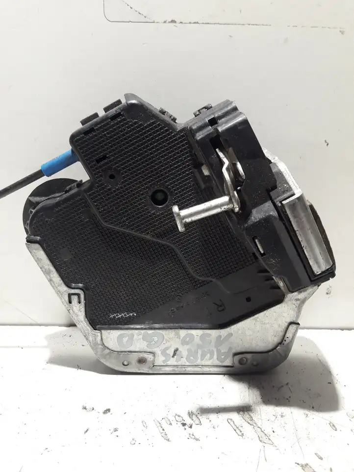 Toyota Auris 150 (2006 - 2012) 7F1504 Замок задней двери — фото 2