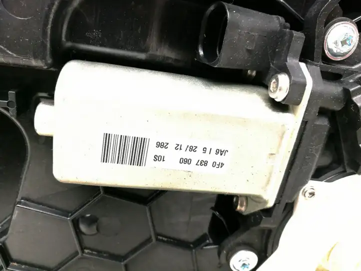 Audi A8 S8 D4 4H (2010 - 2014) 4F0837060 Замок задней двери — фото 2