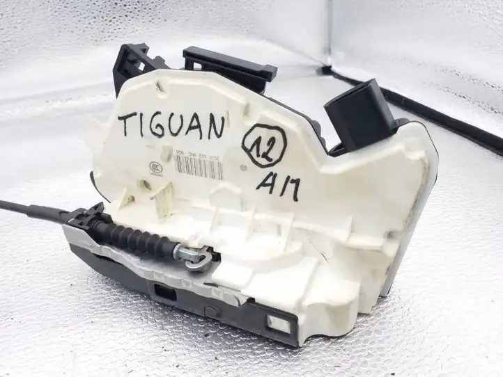 Volkswagen Tiguan (2011 - 2016) 5N0839015E Замок задней двери — фото 3