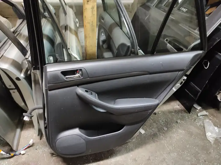 Toyota Avensis T250 (2003 - 2006) Задняя дверь — фото 3