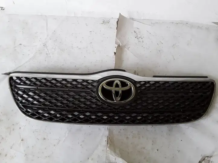 Toyota Corolla E120 E130 (2000 - 2004) 531111A480 Верхняя решетка радиатора — фото 1