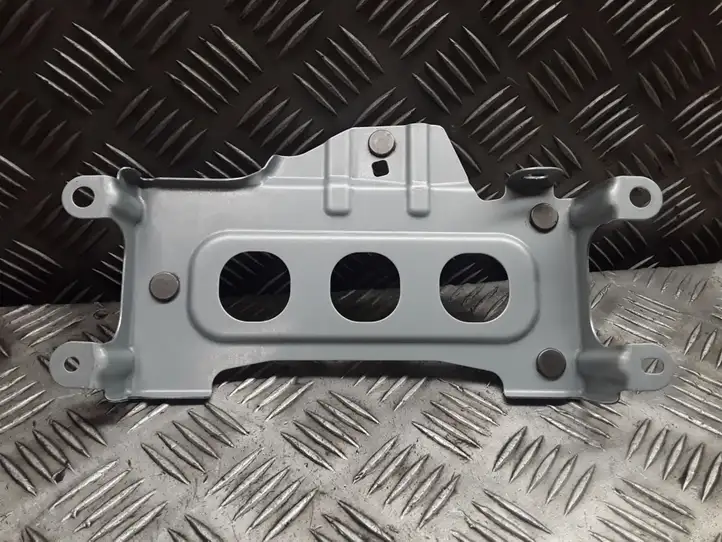 Toyota RAV 4 (XA40) (2012 - 2018) NOCODE Кронштейн аккумулятора гибридного автомобиля — фото 1