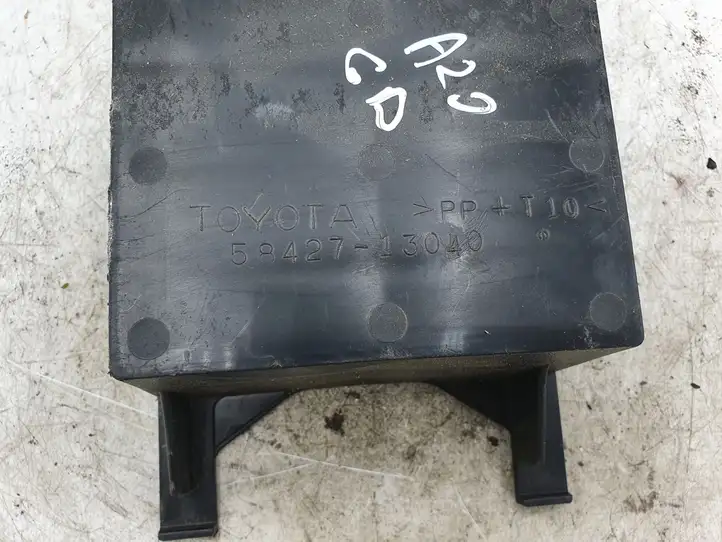 Toyota Corolla Verso E121 (2001 - 2004) 5842713040 Прочие внешние детали — фото 2