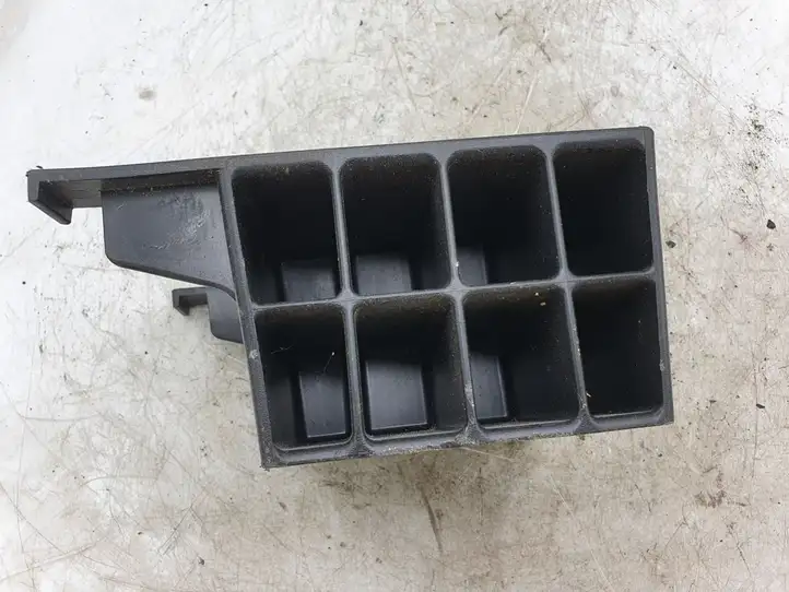 Toyota Corolla Verso E121 (2001 - 2004) 5842713040 Прочие внешние детали — фото 3