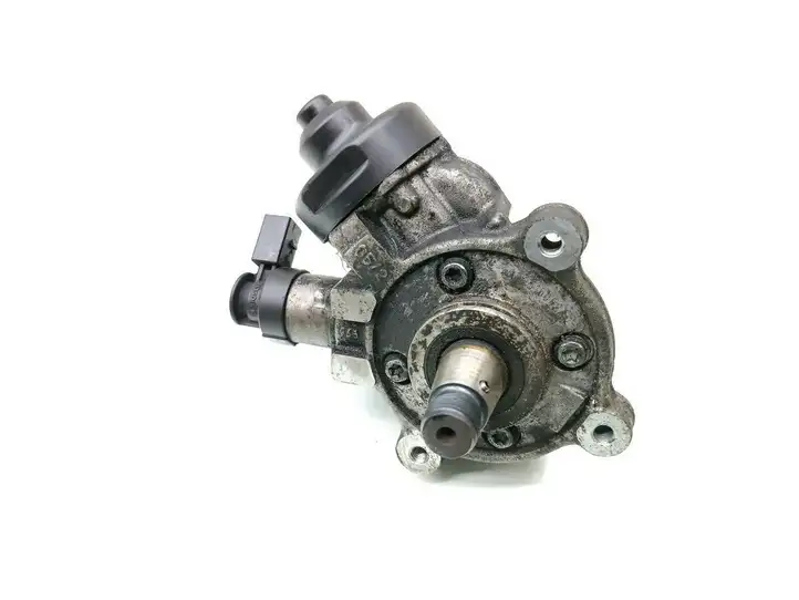 Audi A3/S3 8V (2012 - 2016) 04L130755D Топливный насос — фото 1