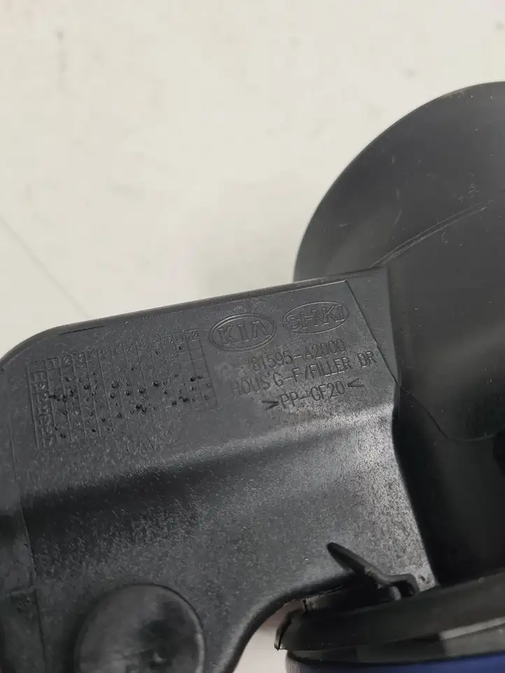 Kia Ceed (2015 - 2018) 815965A2000 Крышка топливного бака — фото 5