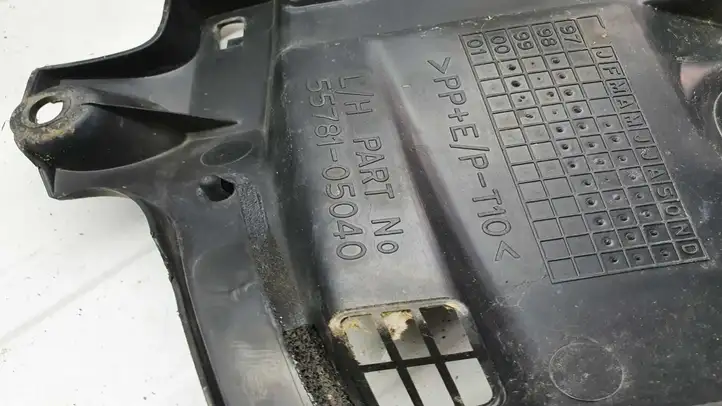 Toyota Avensis T220 (2000 - 2003) 5578105040 Жабо стеклоочистителей — фото 3