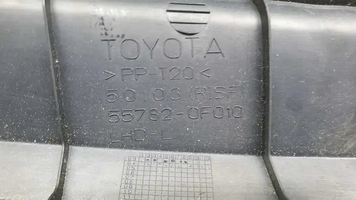 Toyota Corolla Verso E121 (2001 - 2004) 557820F020 Жабо стеклоочистителей — фото 3