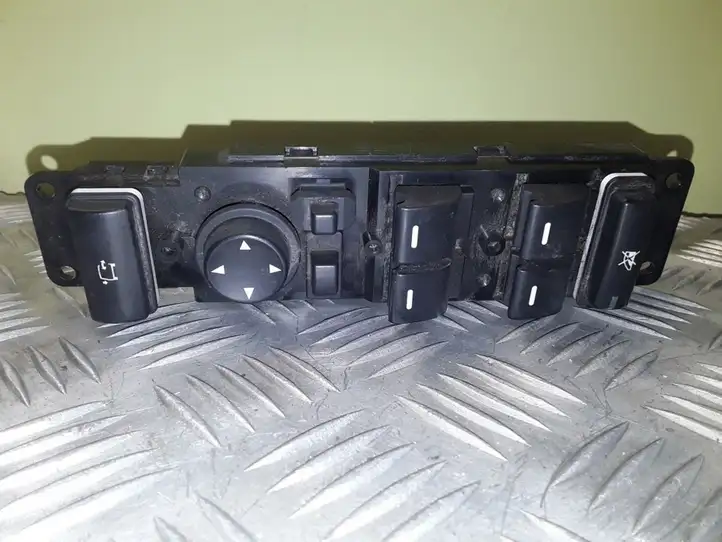 Land Rover Range Rover Sport L320 (2005 - 2009) YUD000301PUY Блок кнопок стеклоподъемников — фото 1