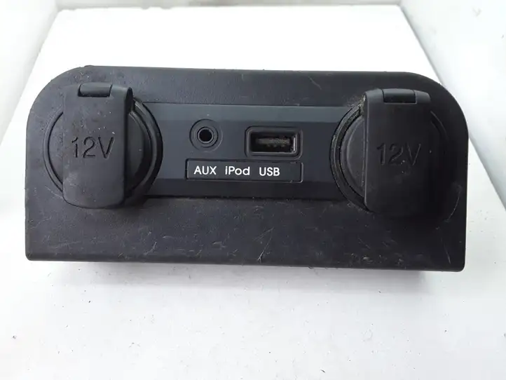 Kia Rio 961201W000 USB разъем — фото 1