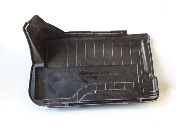 Mercedes-Benz CLA C117,X117,W117 (2013 - 2019) A2465411005 Крышка ящика аккумулятора — фото 2
