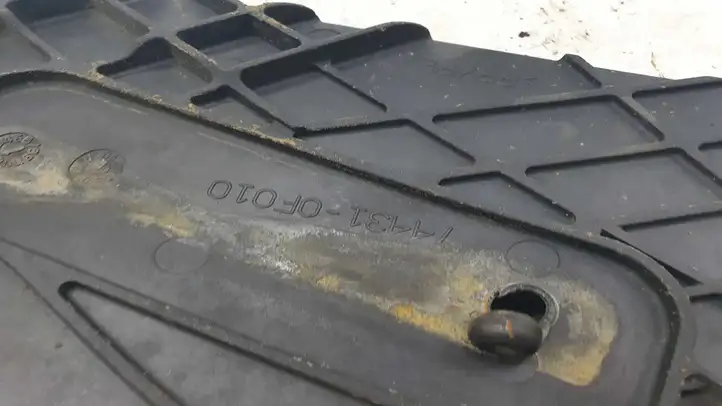 Toyota Corolla Verso E121 (2004 - 2007) 144310F010 Площадка аккумулятора — фото 3